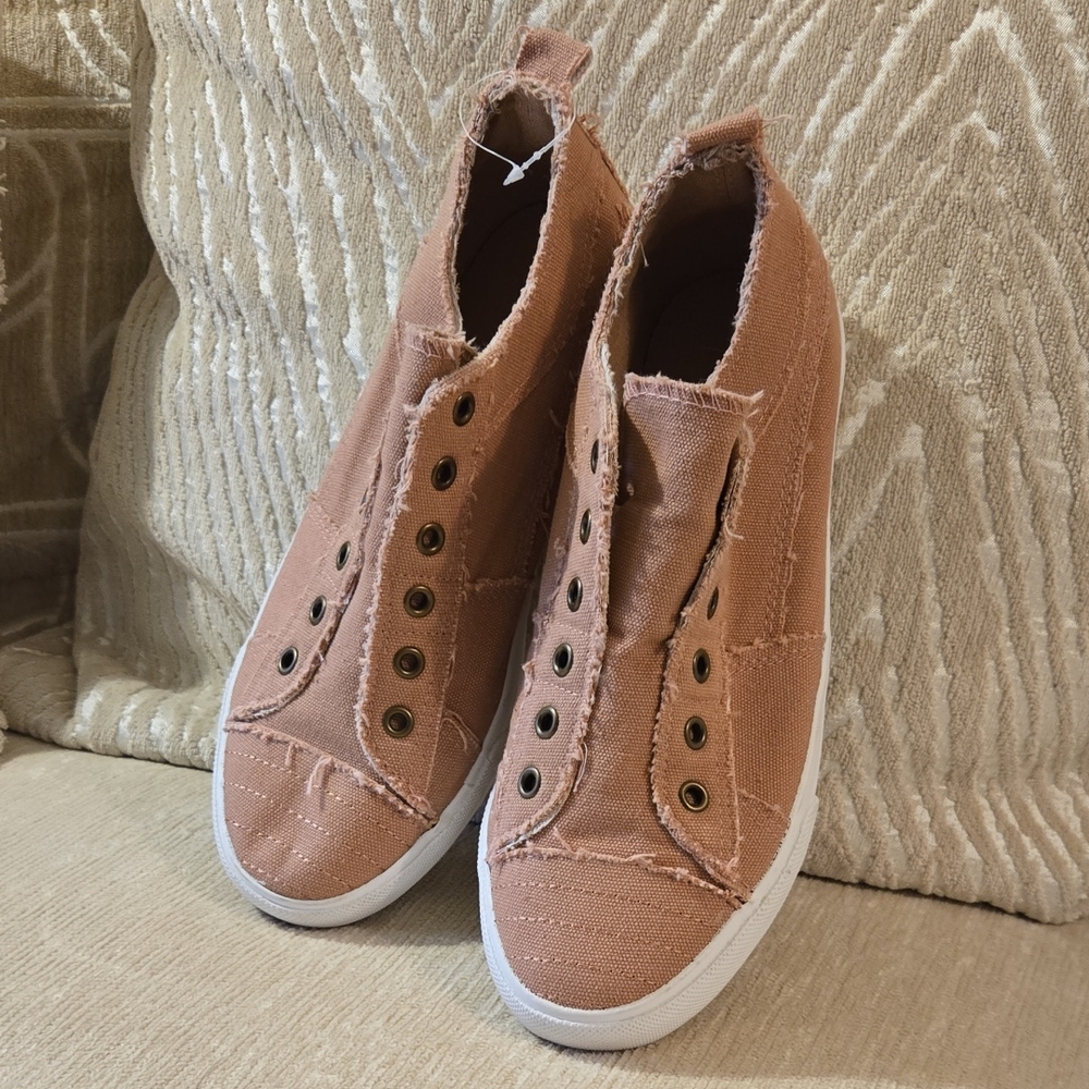 Stylish Slip-On Sneakers - Pink